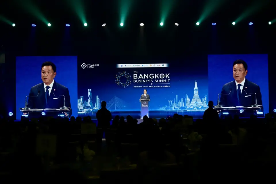 นายอนุทิน ชาญวีรกูล นายกรัฐมนตรี และรมว.มหาดไทย ปาฐกถาพิเศษหัวข้อ “Thailand’s Offer to the World” ในงานการประชุมสุดยอดผู้นำ The Bangkok Business Summit 2026 : Reinvent Thailand, Resilient ASEAN