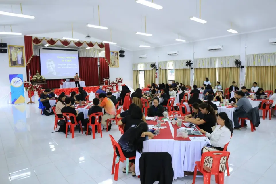 ครูและบุคลากรทางการศึกษาจากโรงเรียนปายวิทยาคาร 