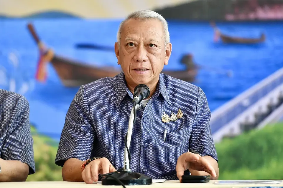 นายพิพัฒน์ รัชกิจประการ รองนายกรัฐมนตรีและรัฐมนตรีว่าการกระทรวงคมนาคม 