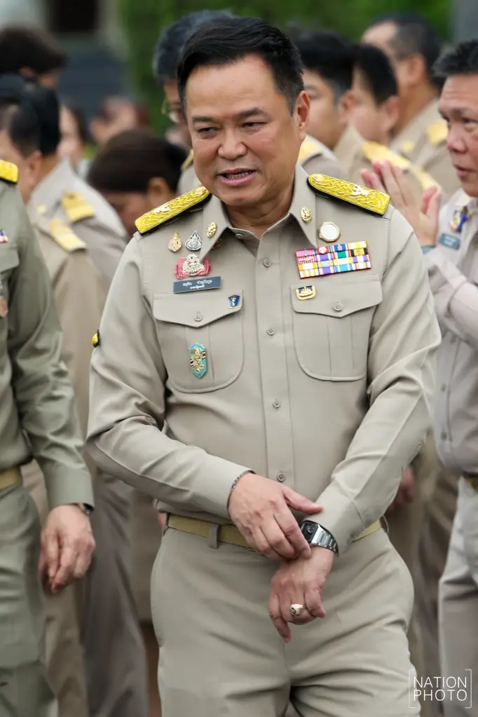 นายอนุทิน ชาญวีรกูล นายกรัฐมนตรีและรัฐมนตรีว่าการกระทรวงมหาดไทย 