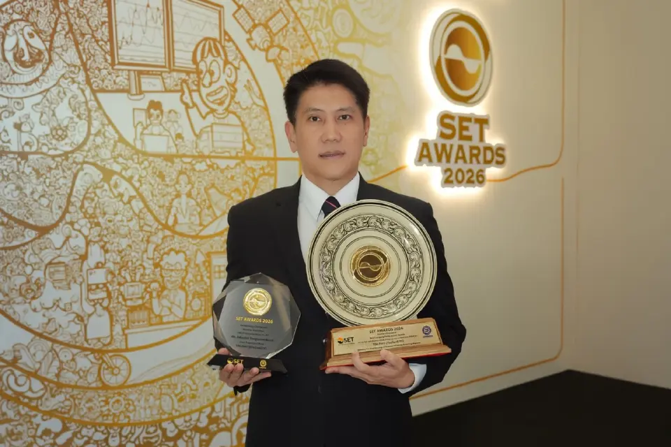 จตุภัทร์ ตั้งคารวคุณ ประธานเจ้าหน้าที่บริหาร รับรางวัล Outstanding CEO 