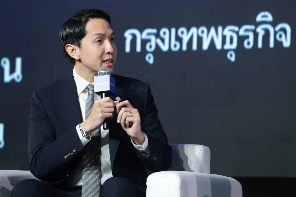 นายสันติธาร เสถียรไทย ผู้ช่วยรัฐมนตรีประจำกระทรวงการคลัง