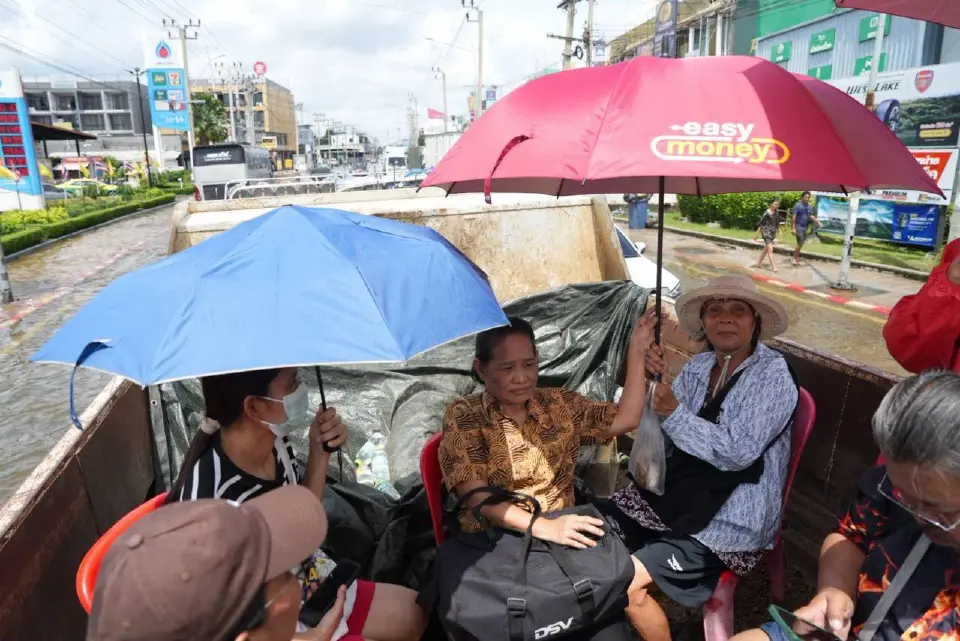 Easy Money Group เคียงข้างชุมชน ลุยช่วยน้ำท่วม กทม.-ปริมณฑล 