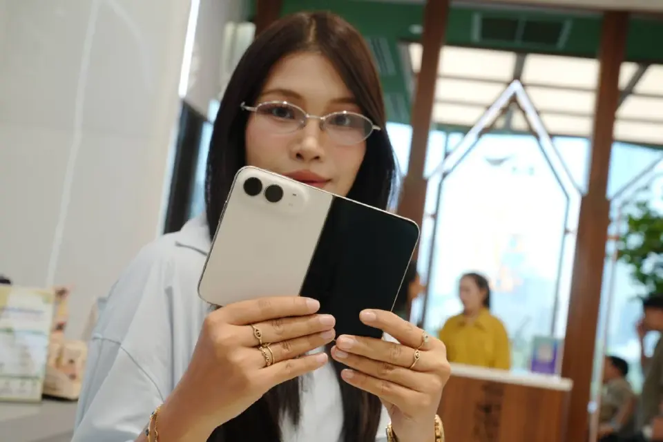 AIS คึกคักรับเครื่องวันแรก iPhone Duo จัดเต็มโปรคุ้ม พร้อม 5G-ADVANCED