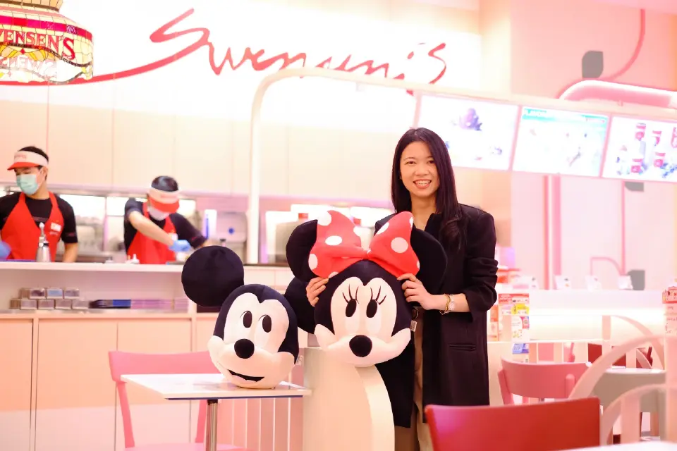 นางสาวกัลลฎา แจ้งพินิจพร Head of Brand, Swensen’s