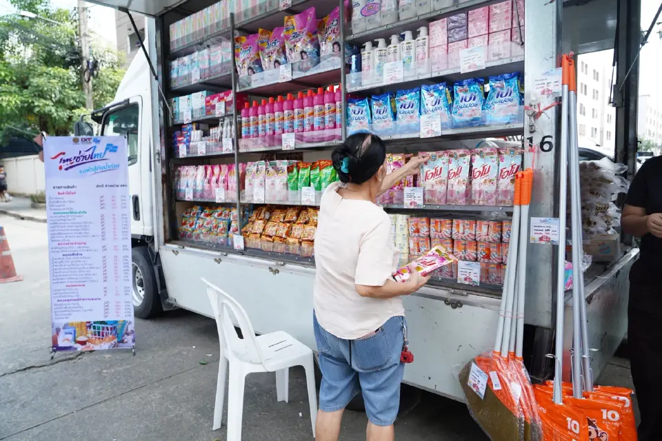 พาณิชย์ เปิด 20 จุด “ไทยช่วยไทย ธงฟ้าสู้ภัยน้ำท่วม” ลดราคาสูงสุด 62%