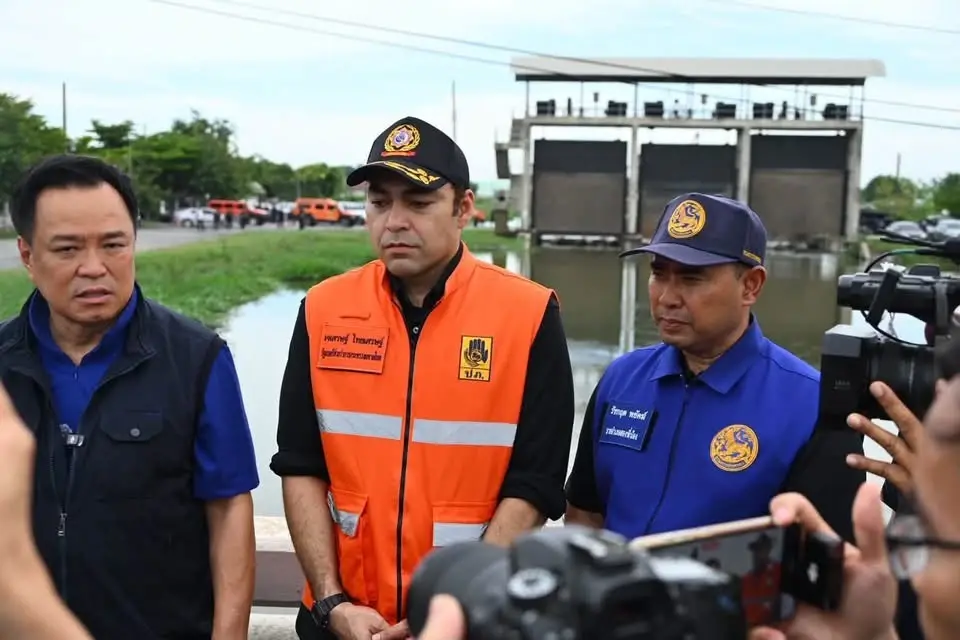 "อนุทิน" ลงสุพรรณบุรี เร่งแก้คอขวดน้ำท่วมสองพี่น้อง เสนอเพิ่มบานประตูระบายน้ำ