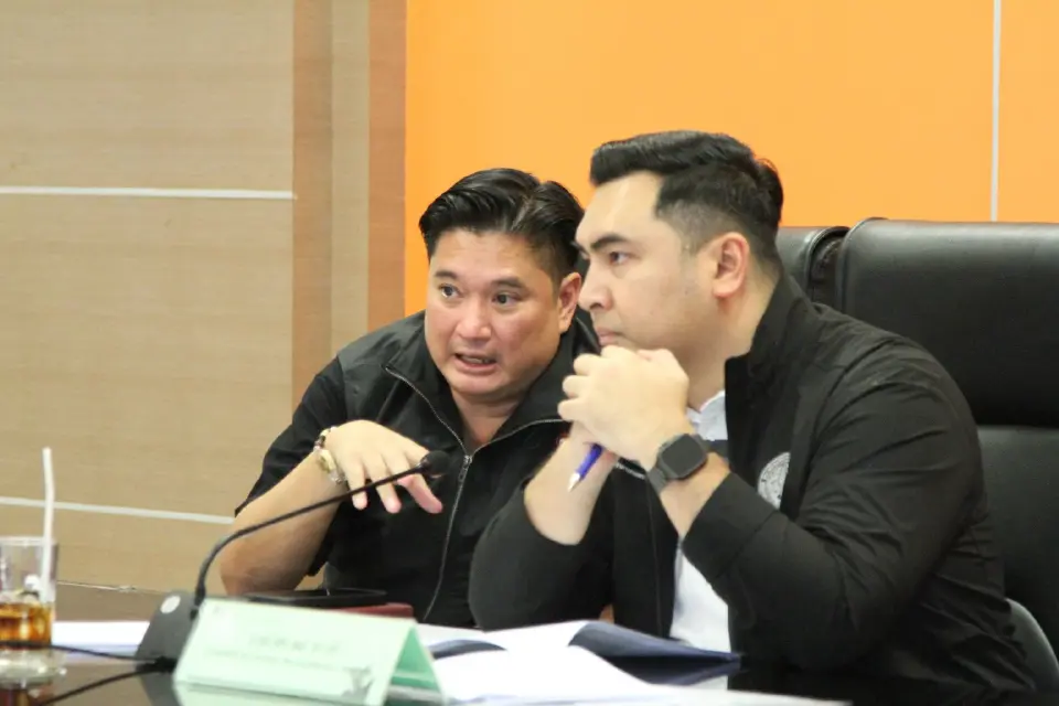 นายวัชระพล ขาวขำ รัฐมนตรีช่วยว่าการกระทรวงเกษตรและสหกรณ์ กับ นายรพีภัทร์ จันทรศรีวงศ์ ปลัดกระทรวงเกษตรและสหกรณ์ ติดตามความคืบหน้ามหกรรมพืชสวนโลก อุดรธานี 