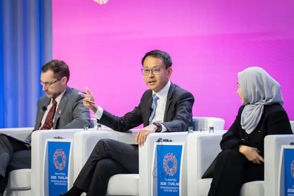 เรย์มอนด์ ชาน (Raymond Chan) ผู้อำนวยการบริหาร สำนักงานการเงินฮ่องกง (Hong Kong Monetary Authority: HKMA) 