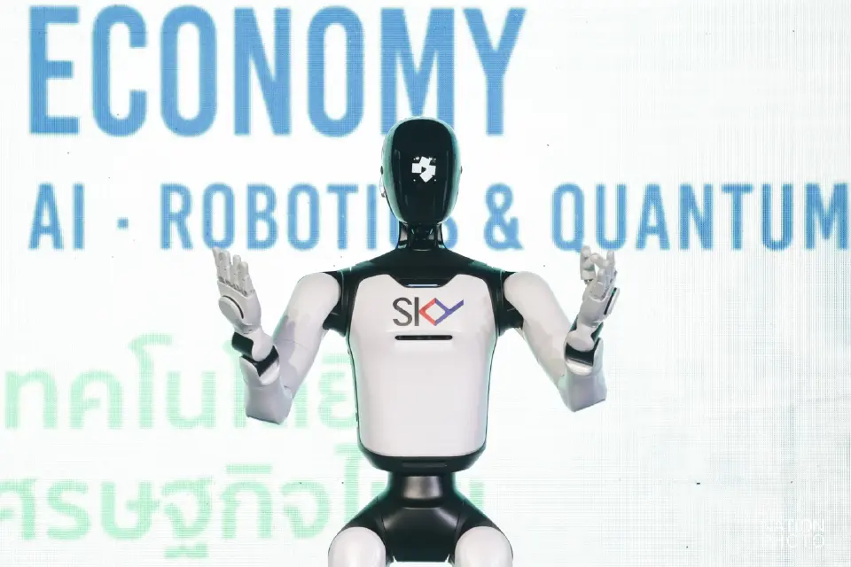 หุ่นยนต์ AGIBOT A3 Ultra ภายใต้ชื่อหุ่นยนต์ SKY AVI ที่มาโชว์ในงาน NATION FORUM 2027 THAILAND’S AGENDAI 