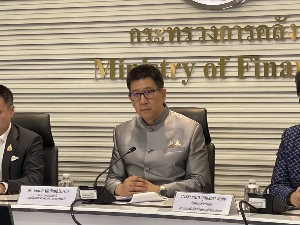นายเอกนิติ นิติทัณฑ์ประภาศ รองนายกรัฐมนตรี และรัฐมนตรีว่าการกระทรวงการคลัง