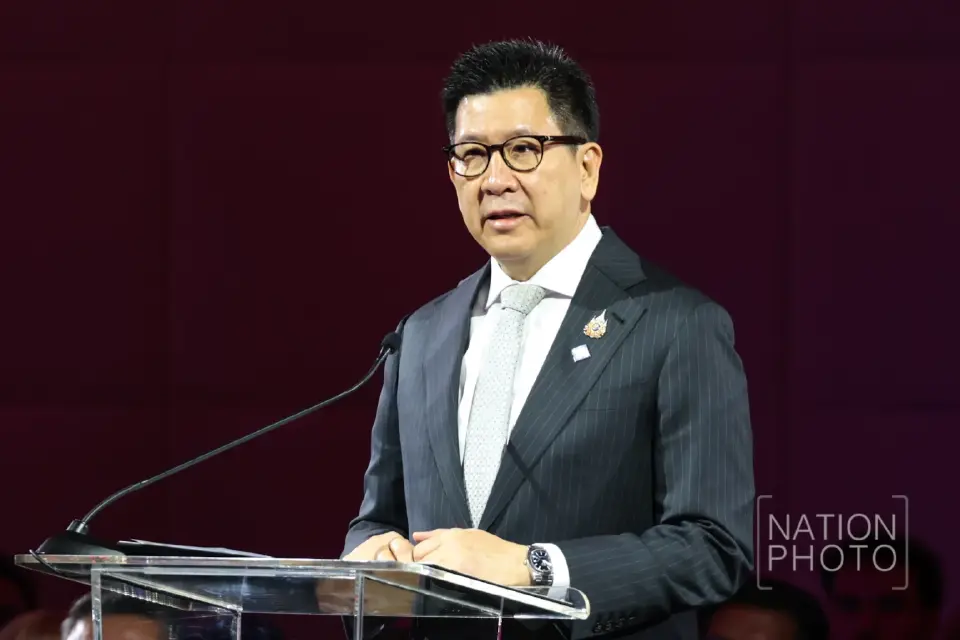 ดร.เอกนิติ นิติทัณฑ์ประภาศ รองนายกรัฐมนตรีและรัฐมนตรีว่าการกระทรวงการคลัง