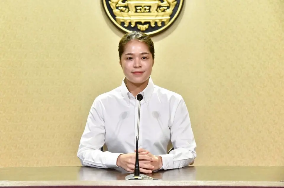 นางสาวพลอยทะเล ลักษมีแสงจันทร์ รองโฆษกประจำสำนักนายกรัฐมนตรี