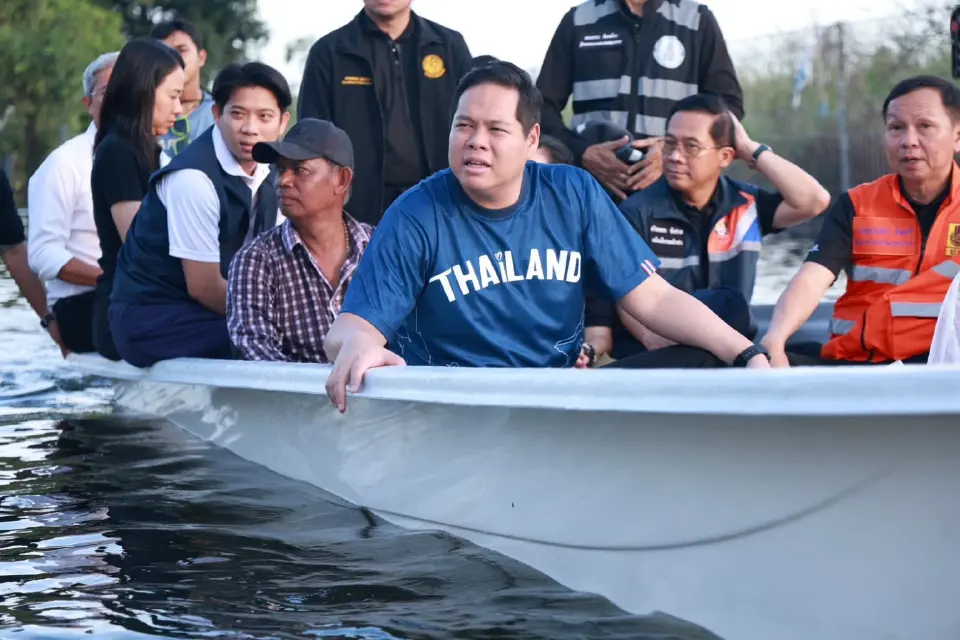 สรรเพชญ บุญญามณี มอบหน่วยงานในสังกัดกระทรวงคมนาคม ส่งถุงยังชีพ ช่วยชาวอธุยยาน้ำท่วม