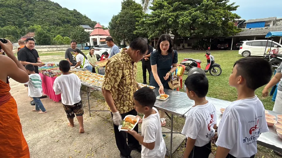 “นิพนธ์”นำครอบครัว“บุญญามณี”เลี้ยงอาหารเด็กและเยาวชน มอบทุนการศึกษา