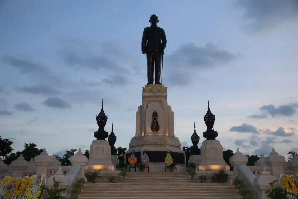 “สุวัจน์”นำพรรคชาติพัฒนาวางพวงมาลาเนื่องใน วันนวมินทรมหาราช ประจำปี 2569