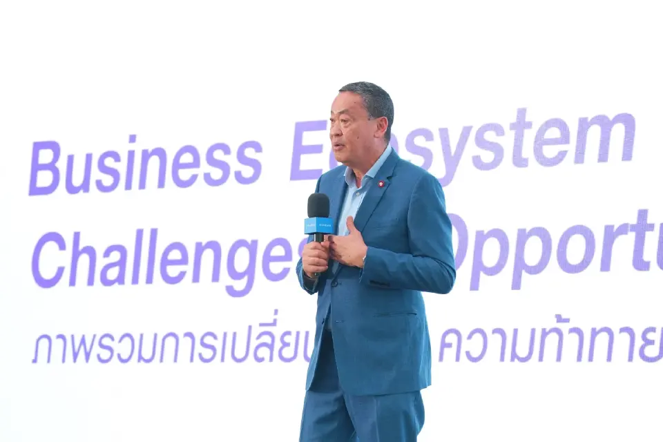  นายเศรษฐา ทวีสิน อดีตนายกรัฐมนตรี และผู้ร่วมก่อตั้งบริษัท แสนสิริ จำกัด (มหาชน) 