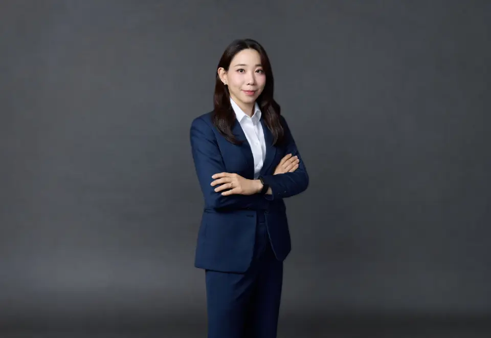 นางสาวอริยา ตั้งมิตรประชา กรรมการบริหาร และรองประธานเจ้าหน้าที่บริหาร กลุ่มสายงานจัดซื้อ ซัพพลายเชน และทรัพยากรบุคคล บริษัท ดูโฮม จำกัด (มหาชน) 
