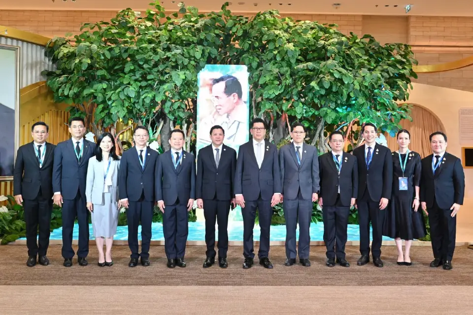 นายเอกนิติ นิติทัณฑ์ประภาศ รองนายกรัฐมนตรีและรัฐมนตรีว่าการกระทรวงการคลัง และคณะทีมประเทศไทย ทั้งเอกชนและภาครัฐ ชมThailand Pavilion 