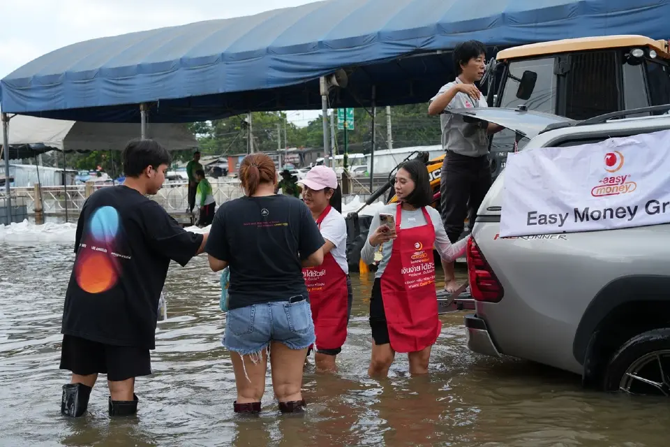 Easy Money Group เคียงข้างชุมชน ลุยช่วยน้ำท่วม กทม.-ปริมณฑล