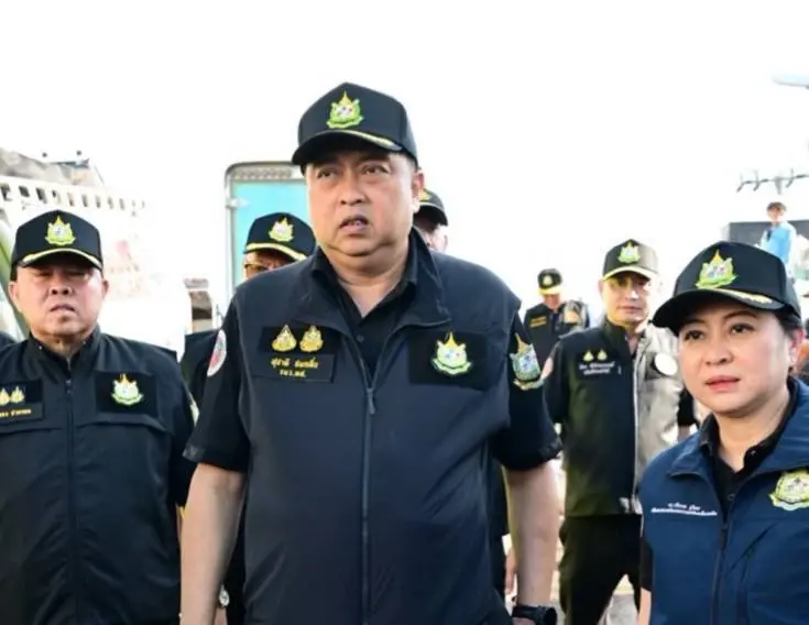 นายสุชาติ ชมกลิ่น รัฐมนตรีว่าการกระทรวงทรัพยากรธรรมชาติและสิ่งแวดล้อม 