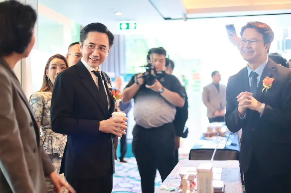 ศ.ดร.ยศชนัน วงศ์สวัสดิ์ รองนายกรัฐมนตรีและรัฐมนตรีว่าการกระทรวงการอุดมศึกษา วิทยาศาสตร์ วิจัยและนวัตกรรม (อว.) 
