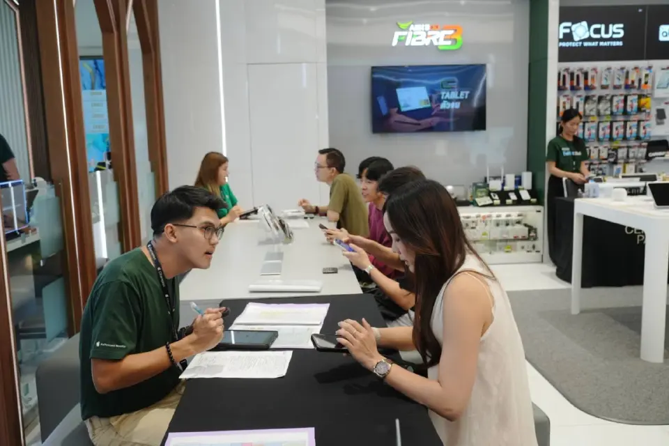 AIS คึกคักรับเครื่องวันแรก iPhone Duo จัดเต็มโปรคุ้ม พร้อม 5G-ADVANCED