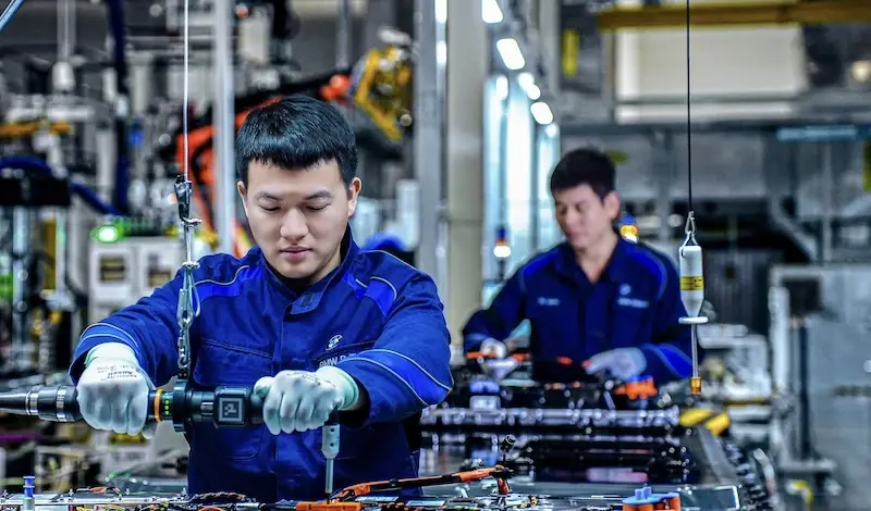 BMW ลงทุนสะสมในจีน 6 แสนล้านบาท เริ่มผลิตแบตเตอรี่ Gen6 ขยายส่งออก EV อาเซียน