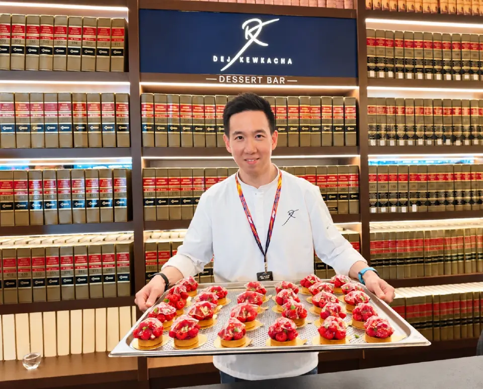 เชฟเดช คิ้วคชา เชฟขนมหวานไทยคนแรกที่ได้รับรางวัล Asia’s Best Pastry Chef ปี 2568 