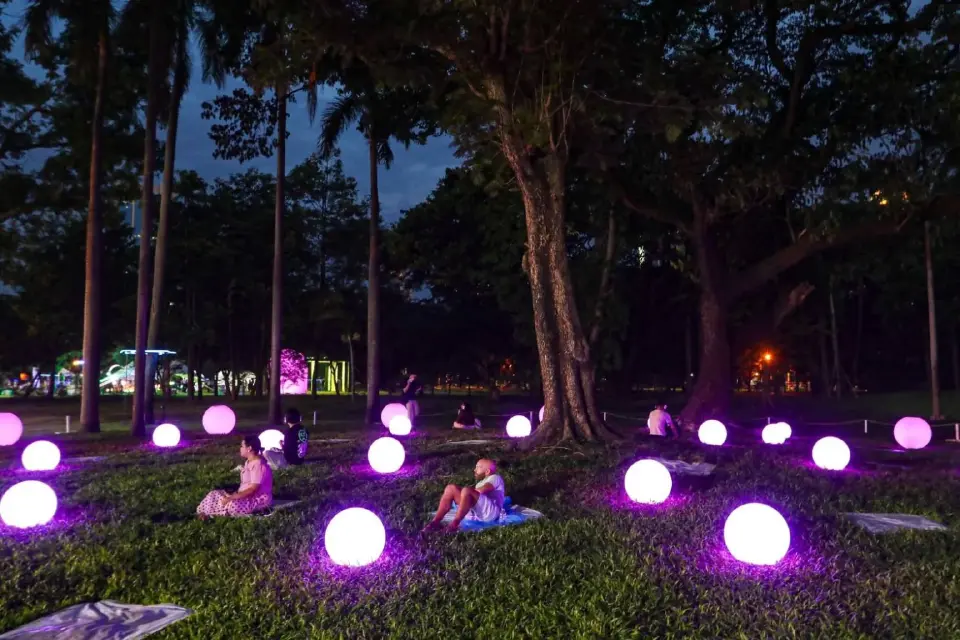 เที่ยว 'สวนลุมพินี' ค่ำคืนแห่งแสงสี ดนตรี ฮิลกาย ฮิลใจ คอนเสิร์ต 46 ศิลปินสุดปัง 12 วันนี้