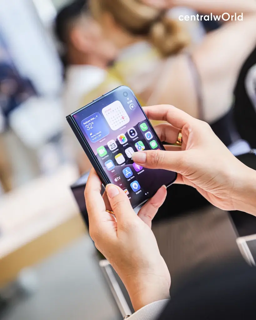 iPhone DUO ฟีเวอร์ เซ็นทรัลเวิลด์คึกคัก  
