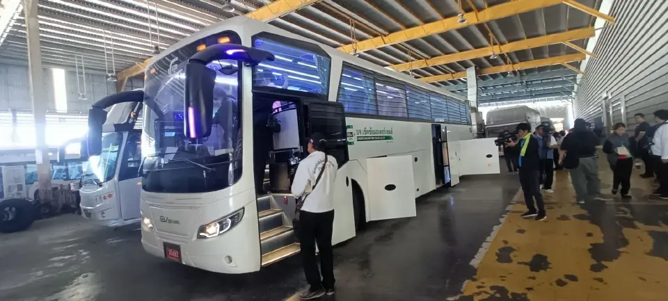 เชิดชัยทัวร์เปิดรถบัส EV 100% โคราช-กรุงเทพฯ วิ่งฟรี 10 วัน สู้ศึกสาย 21