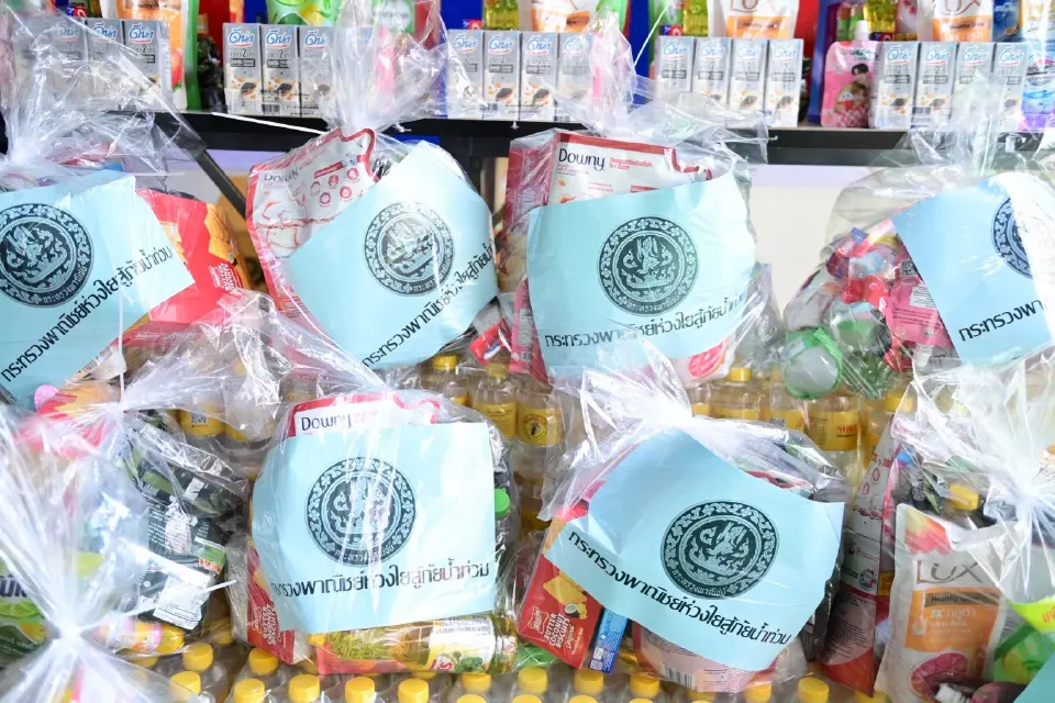 ‘ศุภจี’ ส่งถุงยังชีพ 2,000 ชุดช่วยน้ำท่วมปราจีนฯ สั่งคุมราคาสินค้า เร่งกระจายไข่ไก่ เตรียมจัดธงฟ้าหลังน้ำลด