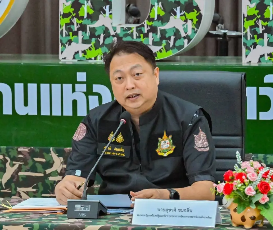 นายสุชาติ ชมกลิ่น รัฐมนตรีว่าการกระทรวงทรัพยากรธรรมชาติและสิ่งแวดล้อม (รมว.ทส.) 