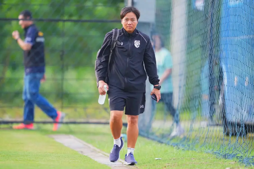 “โค้ชมิ่ม” ธิดารัตน์ วิวาสุขุ หัวหน้าผู้ฝึกสอนฟุตบอลหญิงทีมชาติไทย รุ่นอายุไม่เกิน 17 ปี 