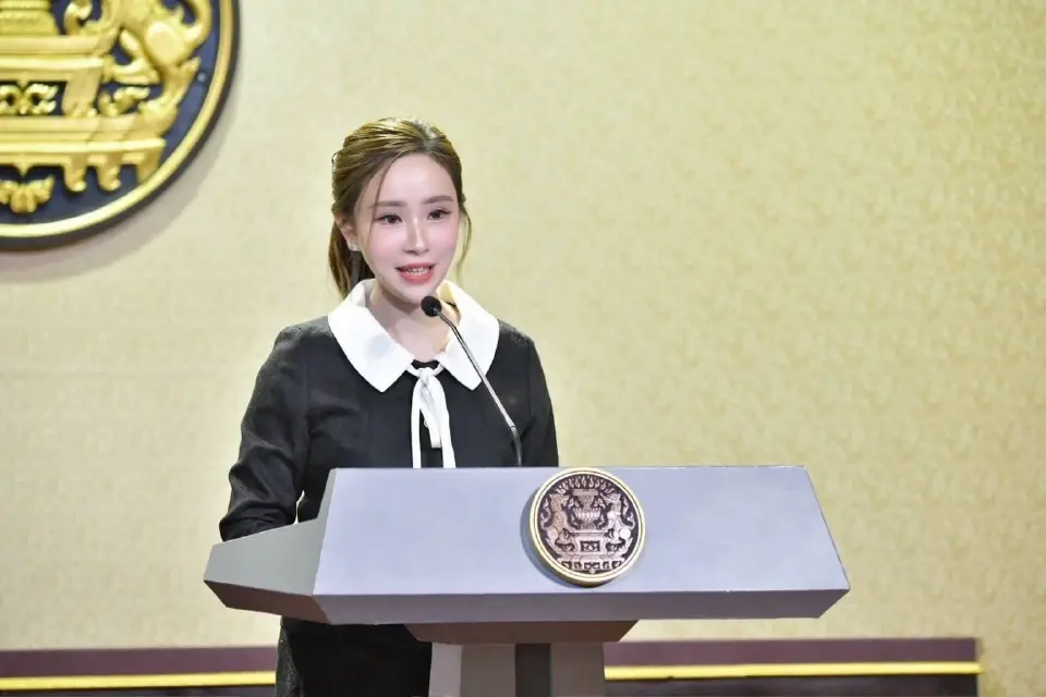  ร้อยเอกหญิงภัทร์ดารัสมิ์ ทองสลวยกร รองโฆษกประจำสำนักนายกรัฐมนตรี