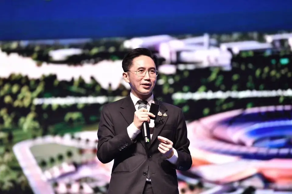 ศ.ดร.ยศชนัน วงศ์สวัสดิ์ รองนายกรัฐมนตรีและรัฐมนตรีว่าการกระทรวงการอุดมศึกษา วิทยาศาสตร์ วิจัยและนวัตกรรม (อว.)
