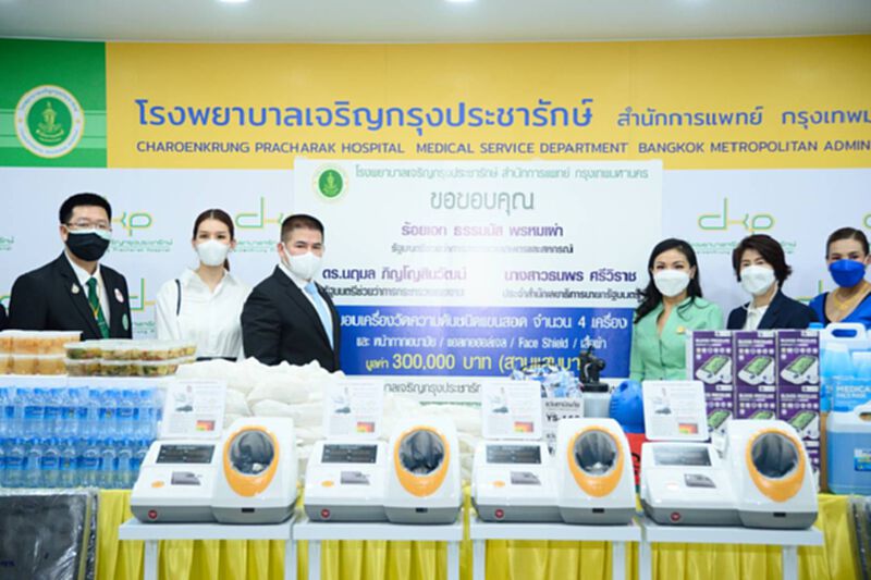 2 รมช. "ธรรมนัส-นฤมล” มอบวัสดุทางการแพทย์ ช่วยดูแลผู้ป่วยโควิด-19 2 รมช. "ธรรมนัส-นฤมล” มอบวัสดุทางการแพทย์ ช่วยดูแลผู้ป่วยโควิด-19
