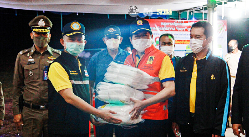 เติมกำลังใจ “นิพนธ์”เยี่ยมด่านโควิดชุมพร ขอบคุณทุกฝ่ายปฏิบัติงานอย่างเสียสละ