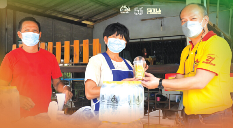 ‘ชายสี่บะหมี่เกี๊ยว’  แบ่งปันช่วยเหลือ ทีมแพทย์-ชุมชน