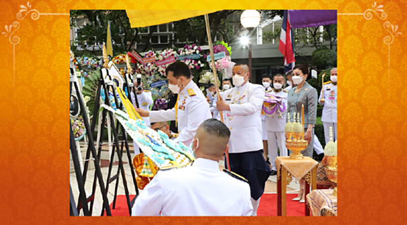 ในหลวง-พระราชินี ทรงวางพวงมาลาเนื่องในวันมหิดล ในหลวง-พระราชินี ทรงวางพวงมาลาเนื่องในวันมหิดล