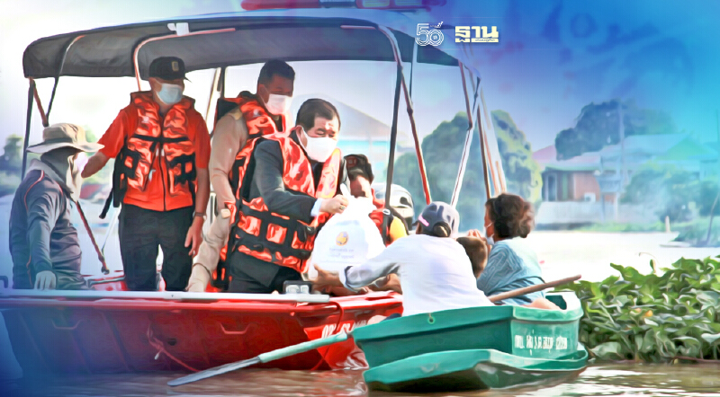 “นิพนธ์”ลุยผักไห่นำความห่วงใยจากรัฐบาลช่วยชาวอยุธยาประสบภัยน้ำท่วม