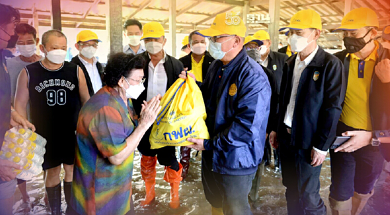 กระทรวงพลังงานมอบถุงยังชีพ 900 ชุดช่วยน้ำท่วมพื้นที่นครปฐม กระทรวงพลังงานมอบถุงยังชีพ 900 ชุดช่วยน้ำท่วมพื้นที่นครปฐม