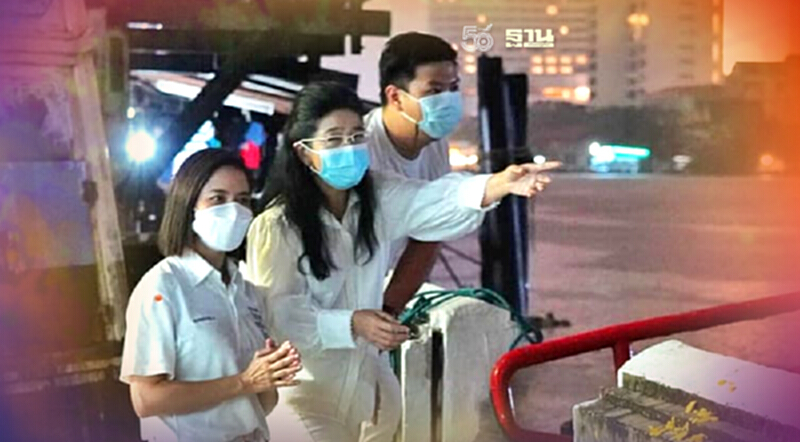 “หญิงหน่อย”ห่วงประชาชนริมแม่น้ำเจ้าพระยาถูกน้ำท่วมส่งกระสอบทรายช่วย “หญิงหน่อย”ห่วงประชาชนริมแม่น้ำเจ้าพระยาถูกน้ำท่วมส่งกระสอบทรายช่วย