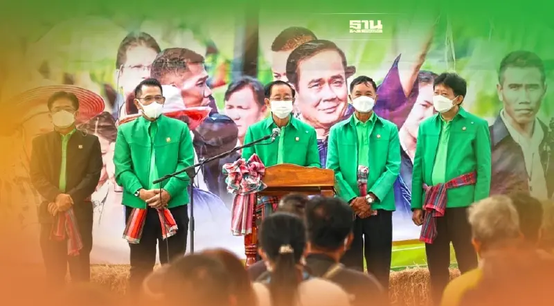 ธ.ก.ส. ลงร้อยเอ็ด มอบเงินประกันรายได้ข้าวพร้อมค่าไถหว่าน