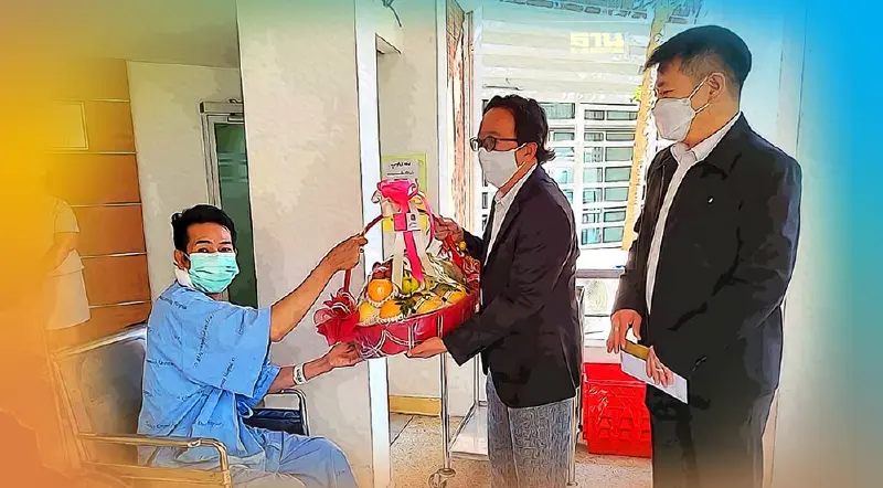 ธ.ออมสิน รุดเยี่ยม รปภ. ใจเด็ดสู้โจร จนเจ็บสาหัส