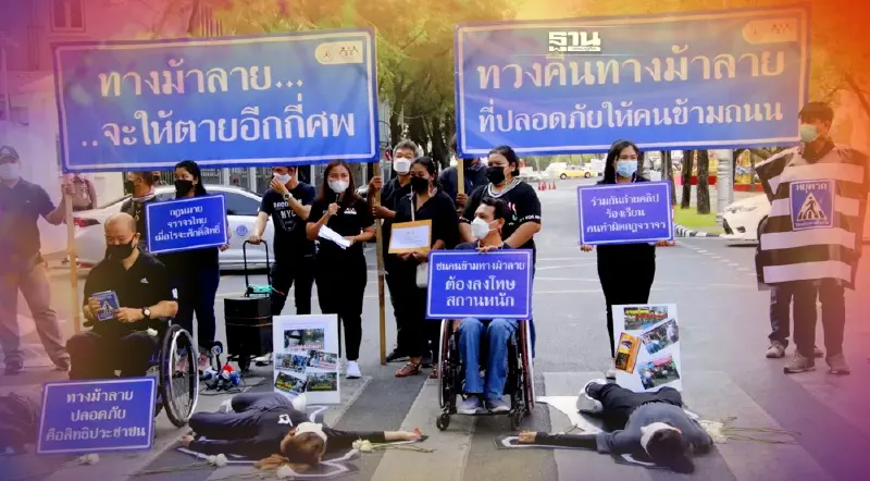 ภาพชุด ทวงคืนทางม้าล้าย จี้ "บิ๊กป้อม" ปธ.บอร์ดลดอุบัติเหตุทางถนนสางปัญหา