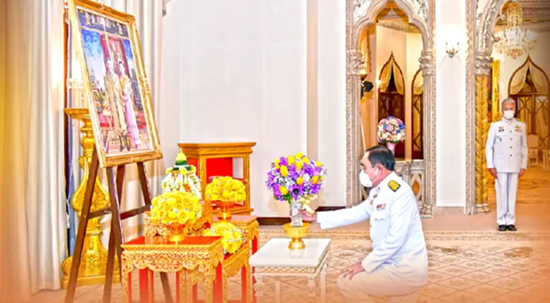 “ในหลวง-ราชินี”พระราชทานแจกันดอกไม้“นายกรัฐมนตรี”วันคล้ายวันเกิด 68 ปี “ในหลวง-ราชินี”พระราชทานแจกันดอกไม้“นายกรัฐมนตรี”วันคล้ายวันเกิด 68 ปี