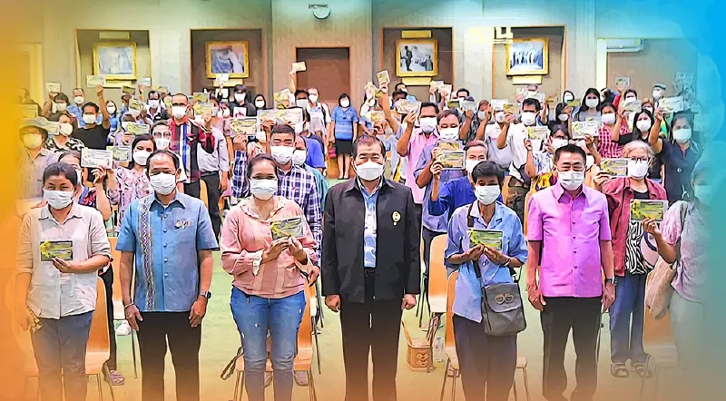 “นิพนธ์”ลุยราชบุรีมอบสมุดประจำตัวผู้ได้รับการคัดเลือกให้ทำกินในชุมชน