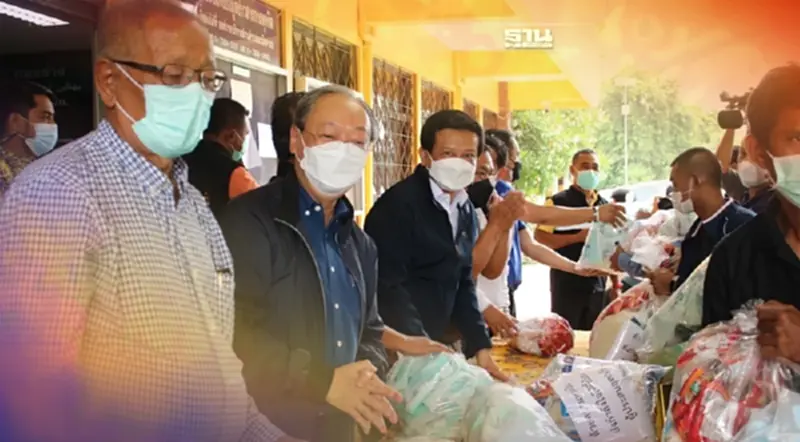 “สนธิรัตน์”นำทีมลงพื้นที่มอบถุงยังชีพช่วยผู้ประสบภัยน้ำท่วมนราธิวาส “สนธิรัตน์”นำทีมลงพื้นที่มอบถุงยังชีพช่วยผู้ประสบภัยน้ำท่วมนราธิวาส